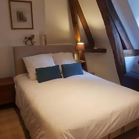 Le Clos Des *