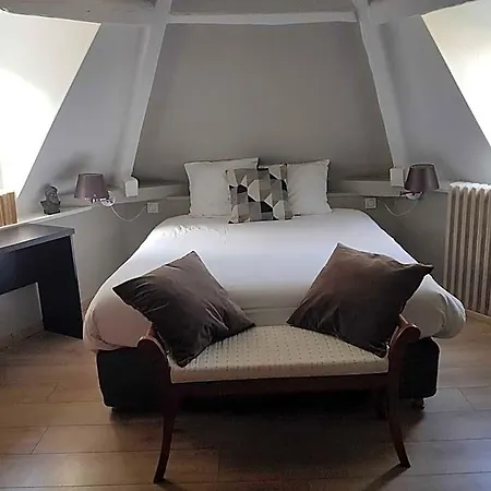 Le Clos Des *